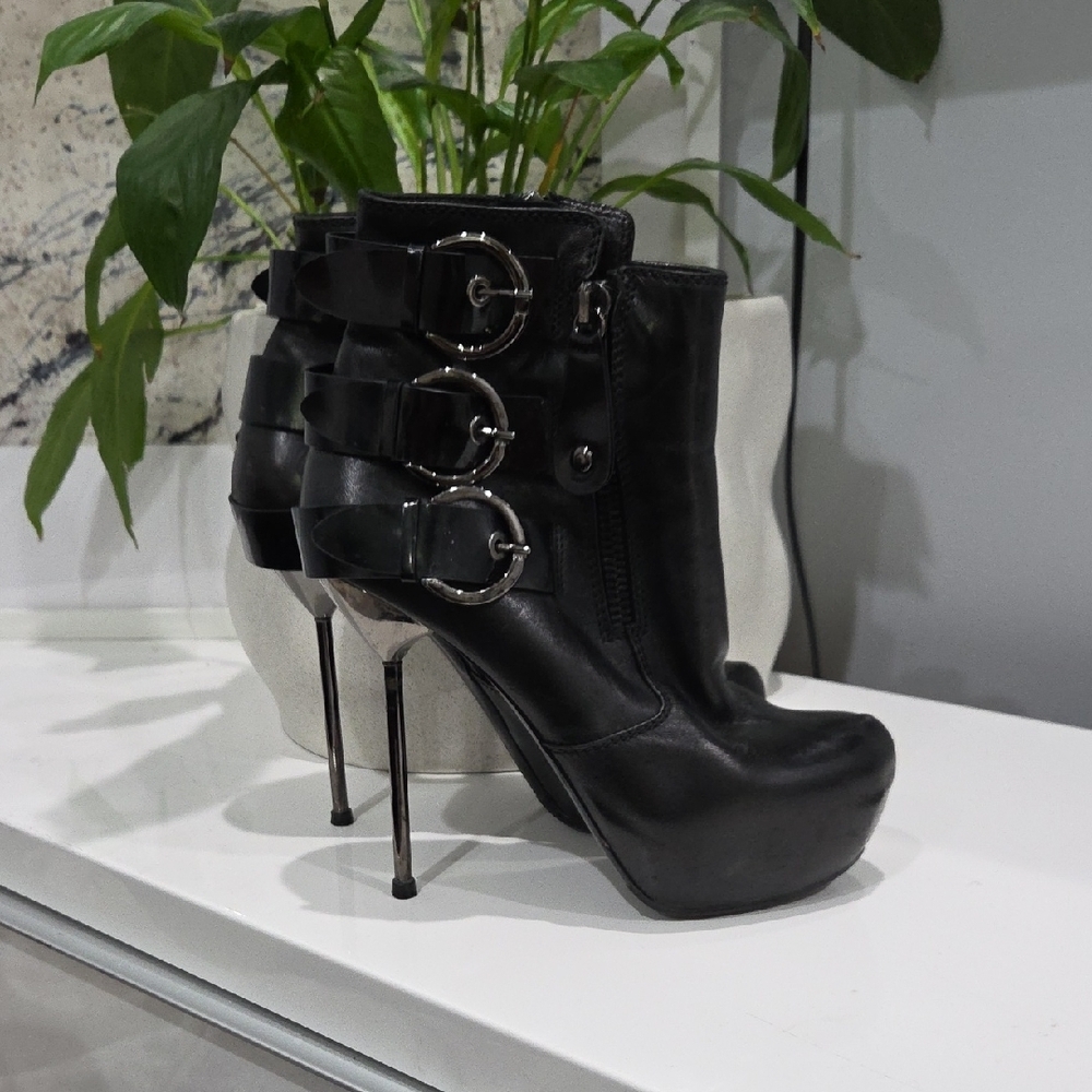Gianmarco Lorenzi Black Lather Metal Stiletto Heals Ankle Boots, size 38